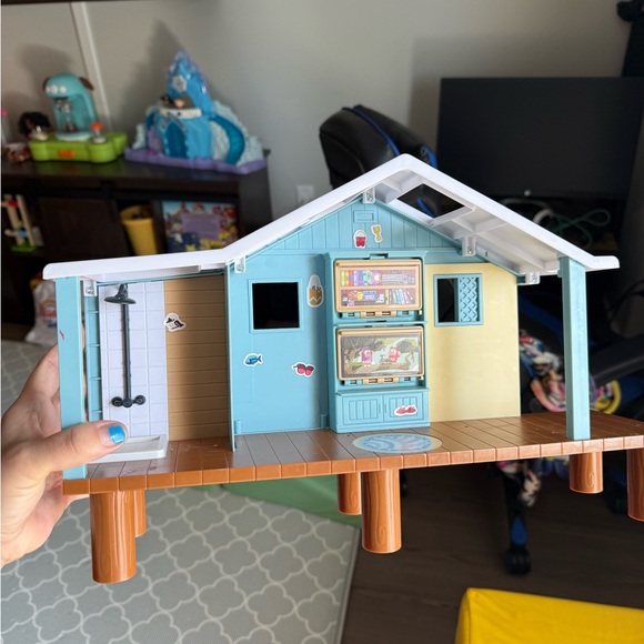 Bluey Beach Cabin - Picture 1 of 4